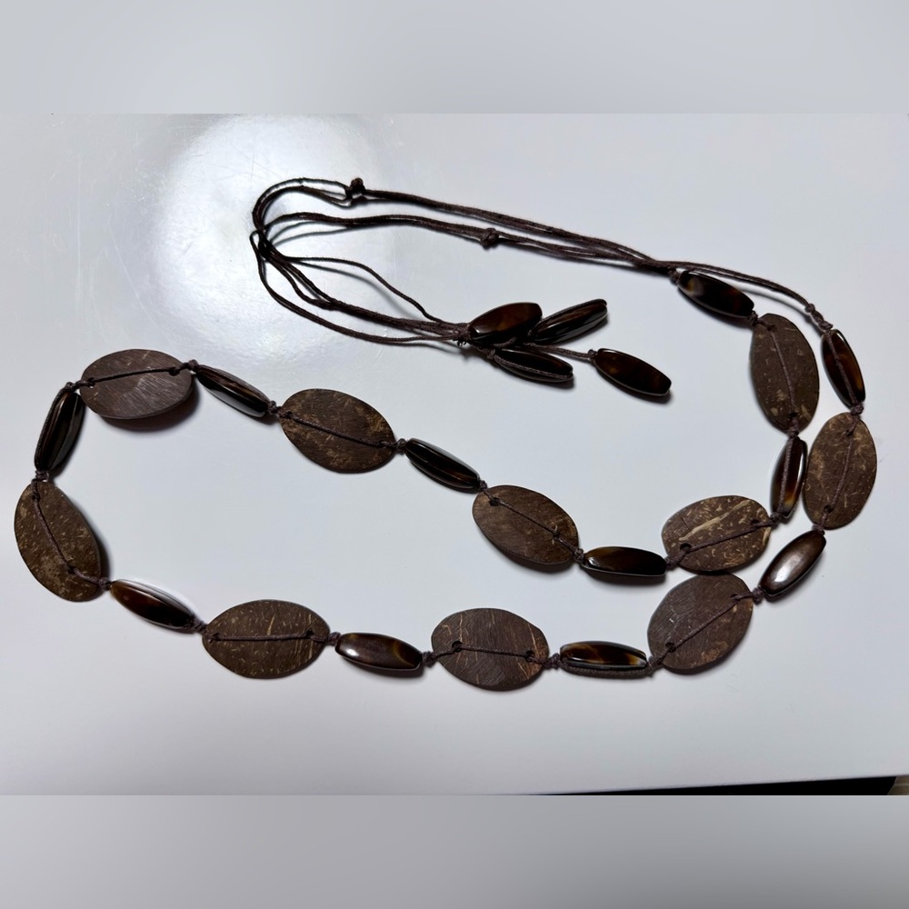 🧚🏻‍♀️ Vintage 1970s Coconut Shell & Lucite Lariat Necklace Boho Adjustable 🥥